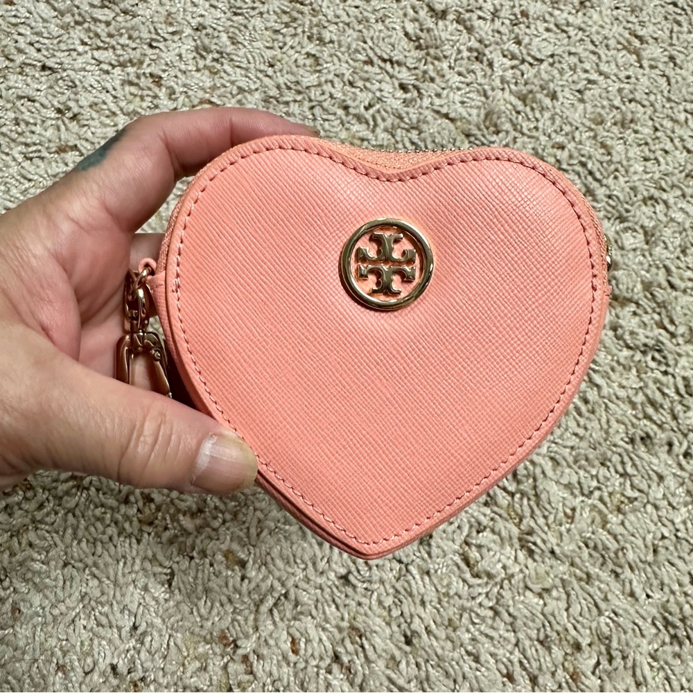 NWOT Tory Burch Coral Peach Heart Shape Coin case